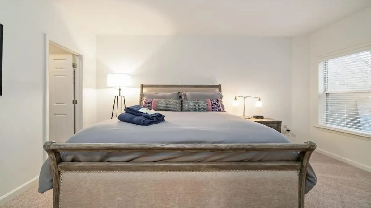 Cozy 1-Br Apartment With A Seasonal Pool Charlotte