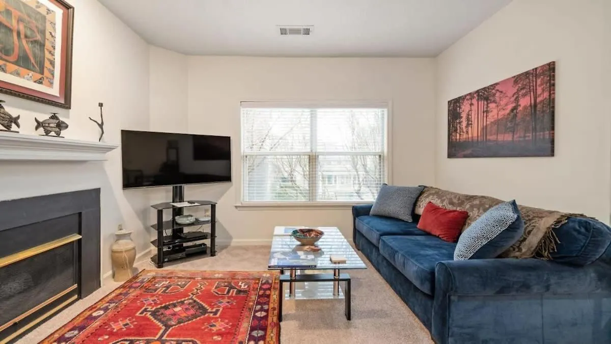 Cozy 1-Br Apartment With A Seasonal Pool Charlotte