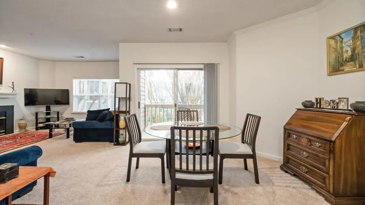 Cozy 1-Br Apartment With A Seasonal Pool Charlotte