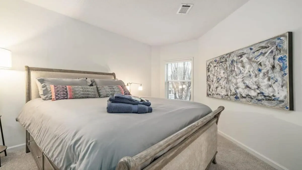Cozy 1-Br Apartment With A Seasonal Pool Charlotte