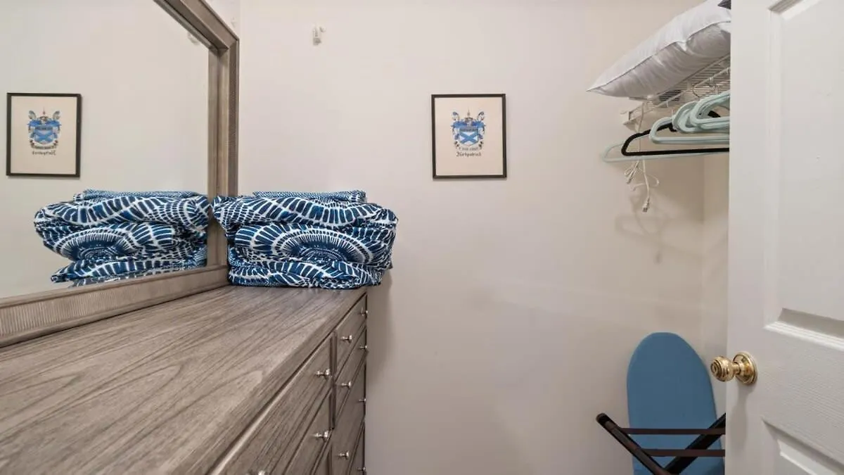 Cozy 1-Br Apartment With A Seasonal Pool Charlotte Verenigde Staten