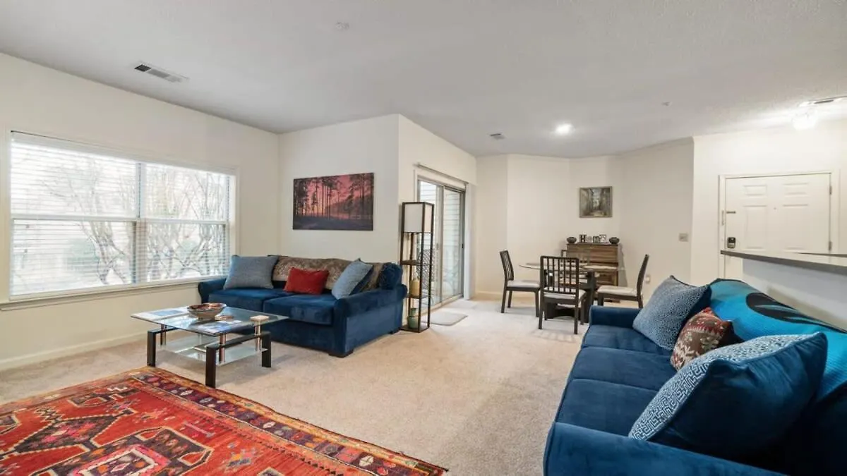 Cozy 1-Br Apartment With A Seasonal Pool Charlotte Verenigde Staten