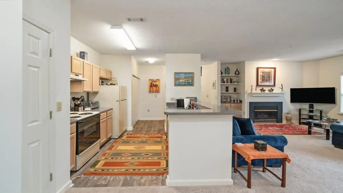Cozy 1-Br Apartment With A Seasonal Pool Charlotte Verenigde Staten