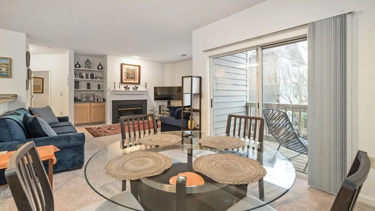 Cozy 1-Br Apartment With A Seasonal Pool Charlotte